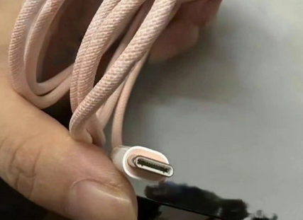 平塘苹果15维修店分享iPhone15USB-C数据线长啥样
